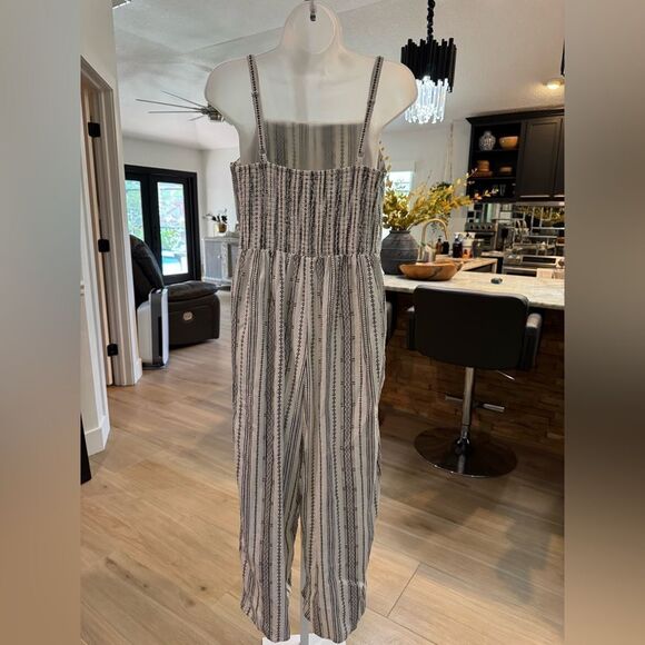 Old Navy Linen-Blend Geometric-Stripe Cami
Jumpsuit, Size Medium - Picture 4 of 10